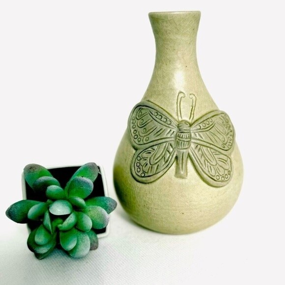 Pottery Vase Butterfly Bud Vase Design - Picture 1 of 10